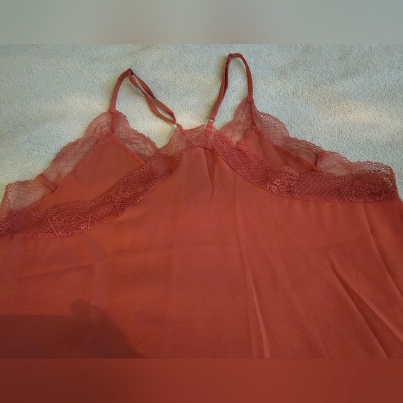 NWOT Racer Back Lace Trim Cami w/ Adjustable Staps - Picture 2 of 8